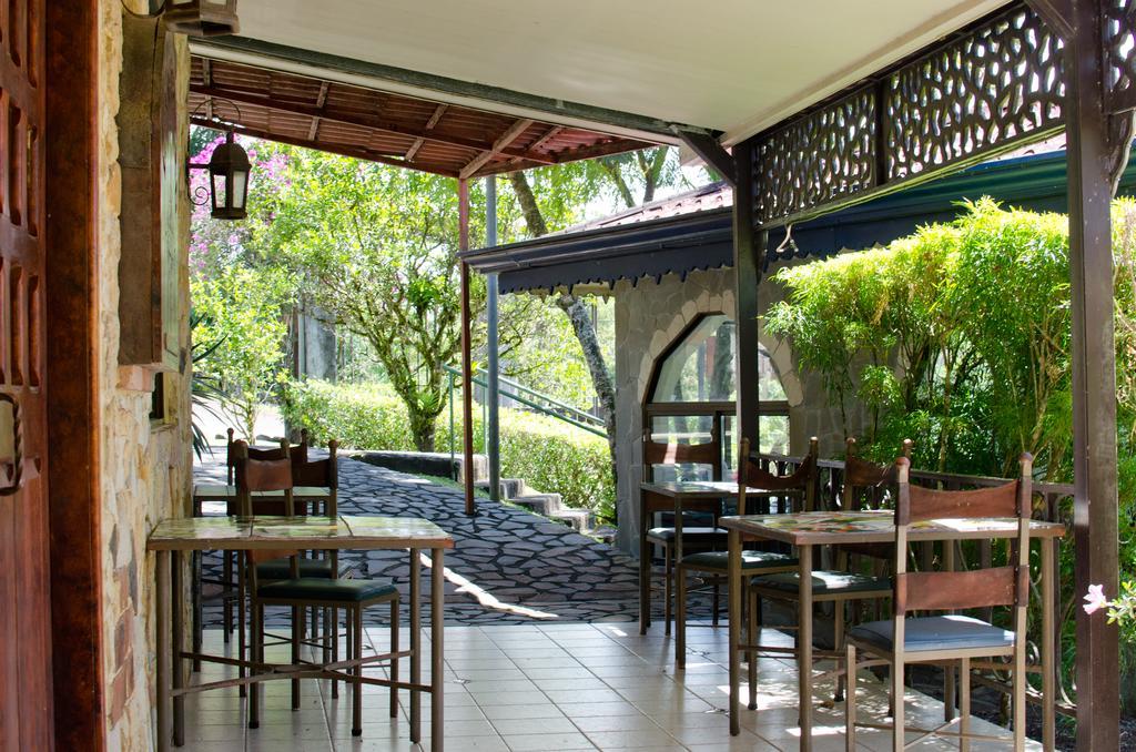 Gingerbread Restaurant & Hotel Nuevo Arenal Buitenkant foto